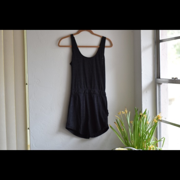 SHEIN laid back romper with draw strings & pockets - Picture 3 of 3